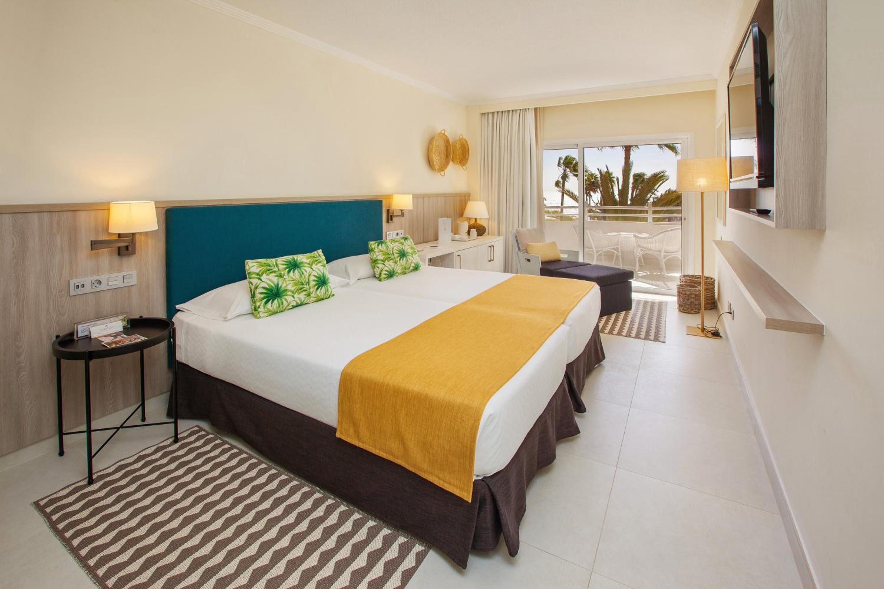 Deluxe, Twin Beds