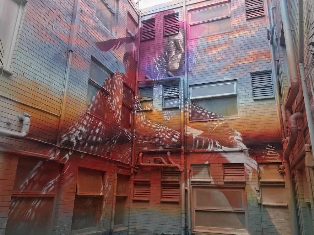 Miami Hotel Melbourne 6/50
