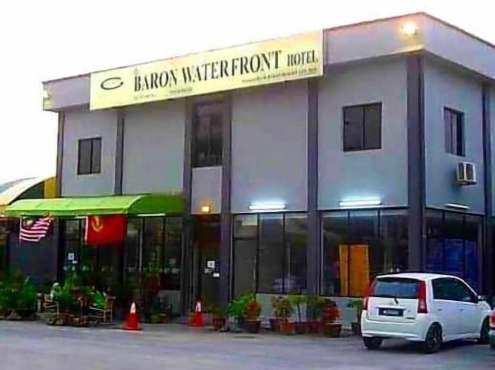 Baron Waterfront Hotel 5/42