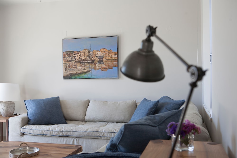 Aethrion Boutique Homes 33/50