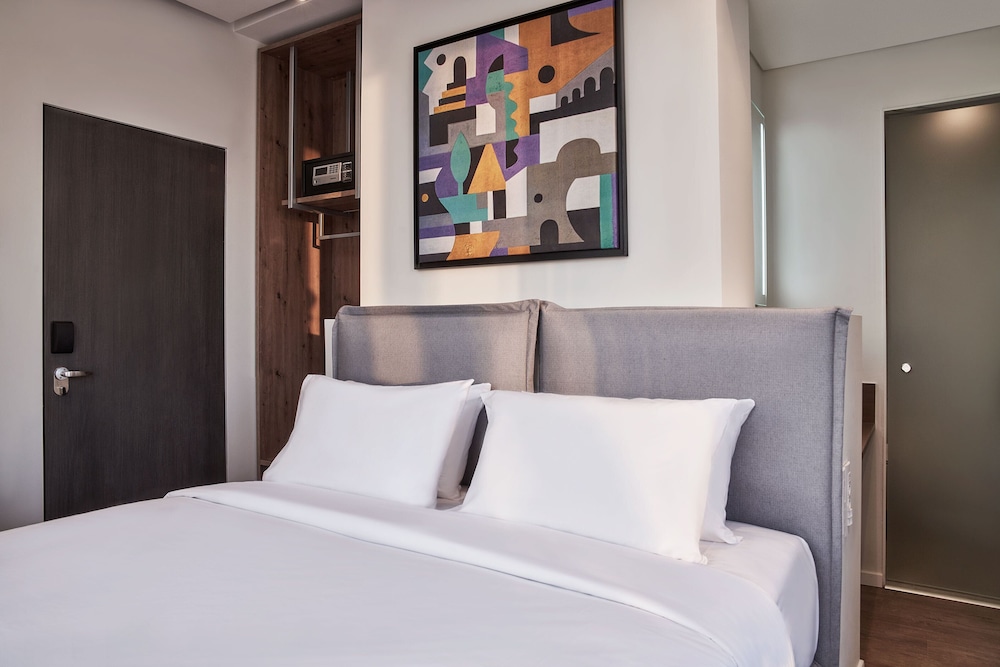 SUITE, ACROPOLIS VIEW