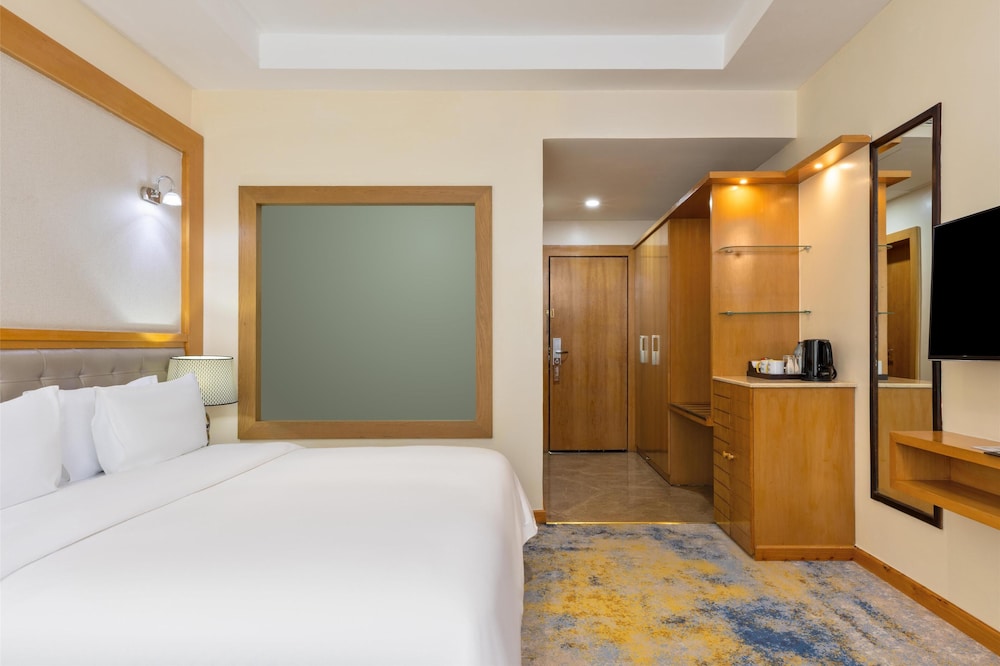 Golden Tulip Westlands Nairobi 20/75