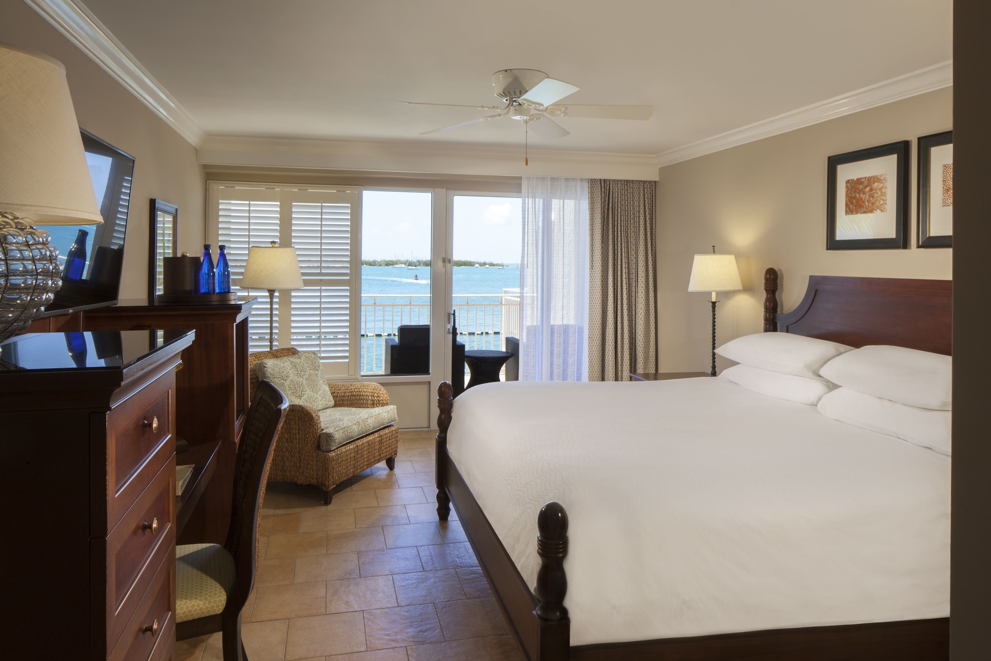 ROOM, KING BED, OCEAN FRONT, ACCESSIBLE