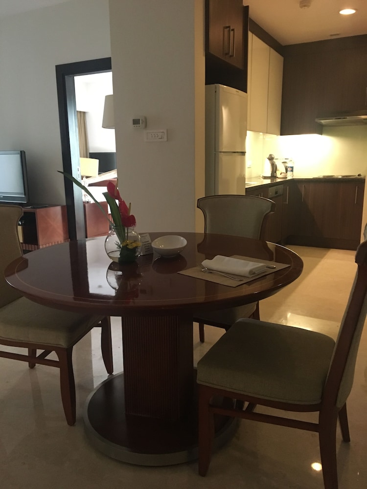 Oakwood Premier Prestige Ub City Bangaluru 54/55
