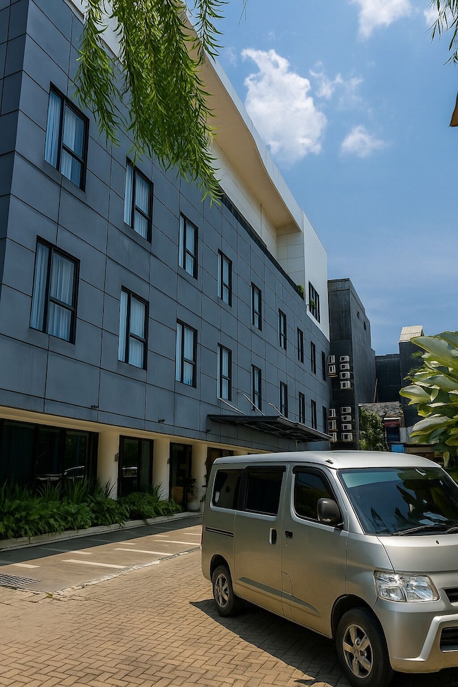 Hotel Youstay Semarang By Sinergi 31/37