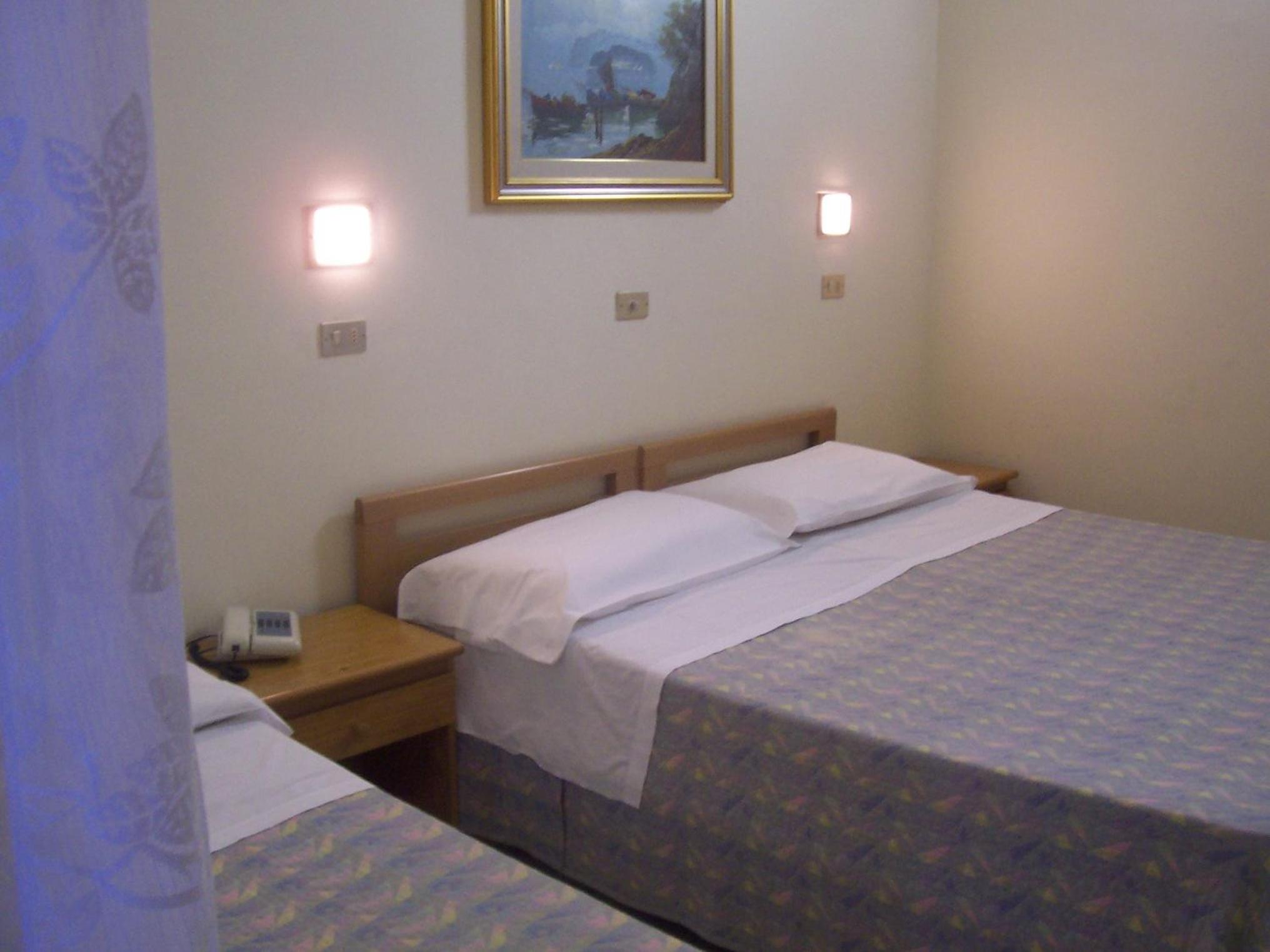 Room, Triple