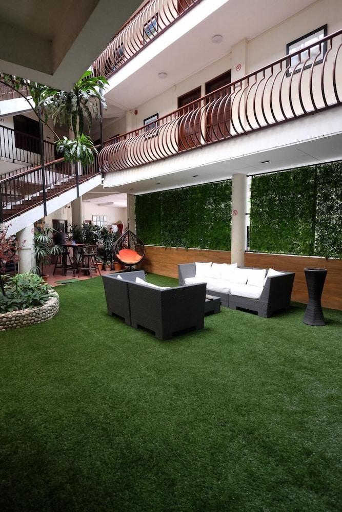 Kiwi Hotel 43/50