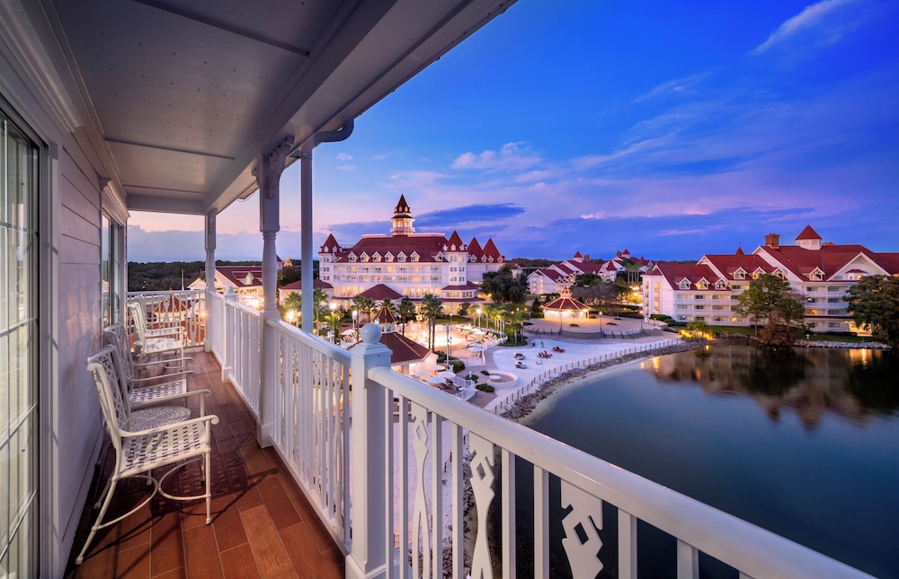 The Villas at Disneys Grand Floridian Resort and Spa 4/45