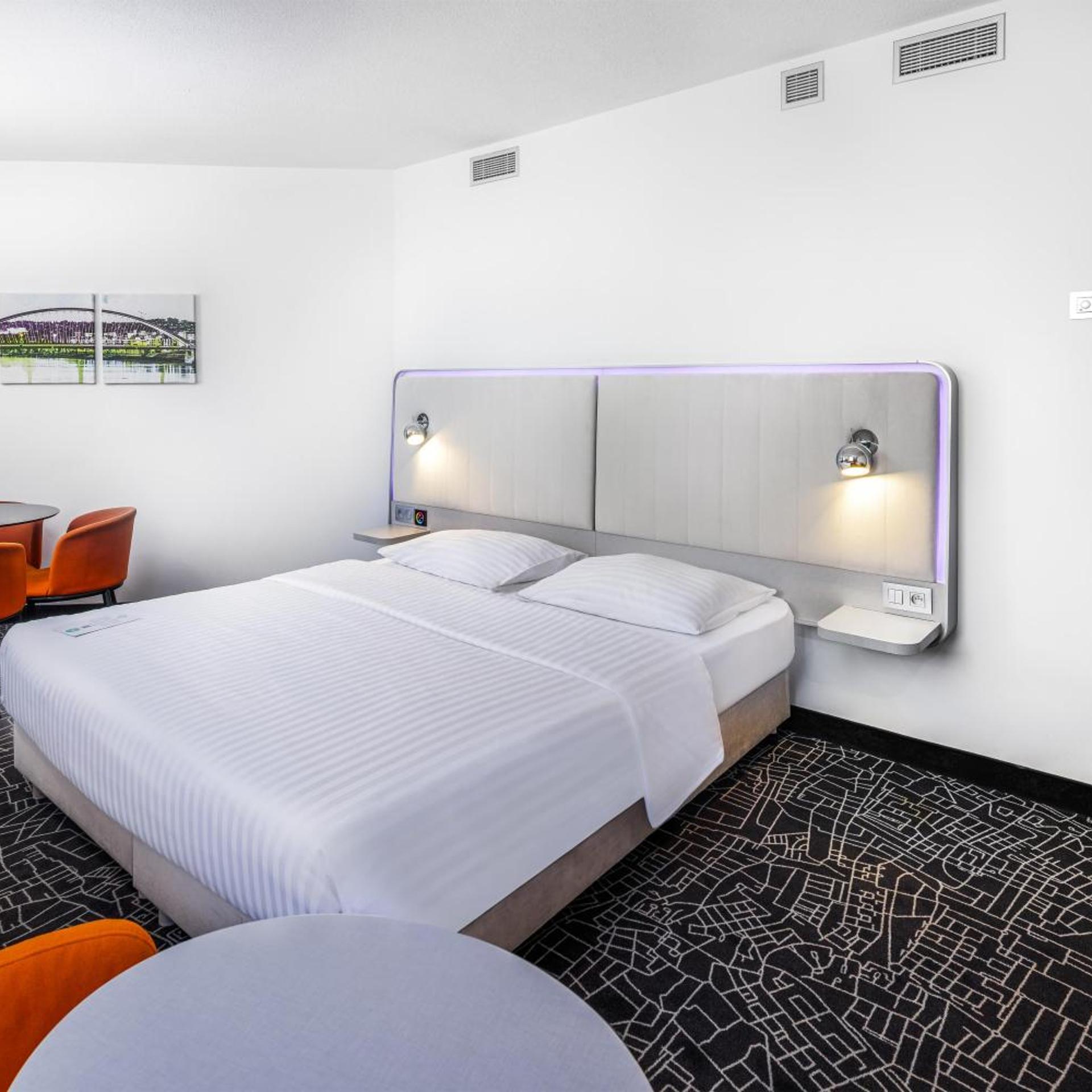 جناح جونيور، Park Inn by Radisson Danube Bratislava 5/10