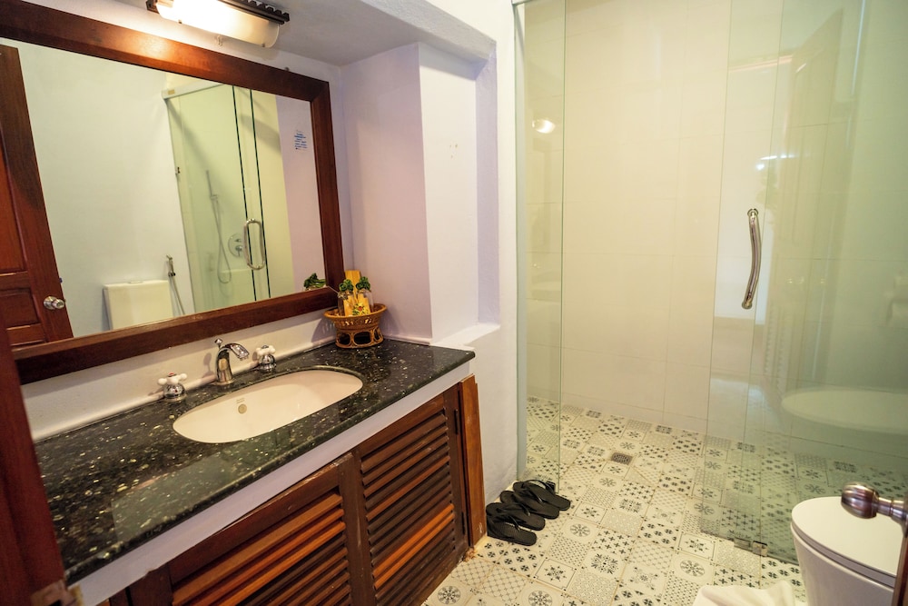 Muangthong Hotel 48/50