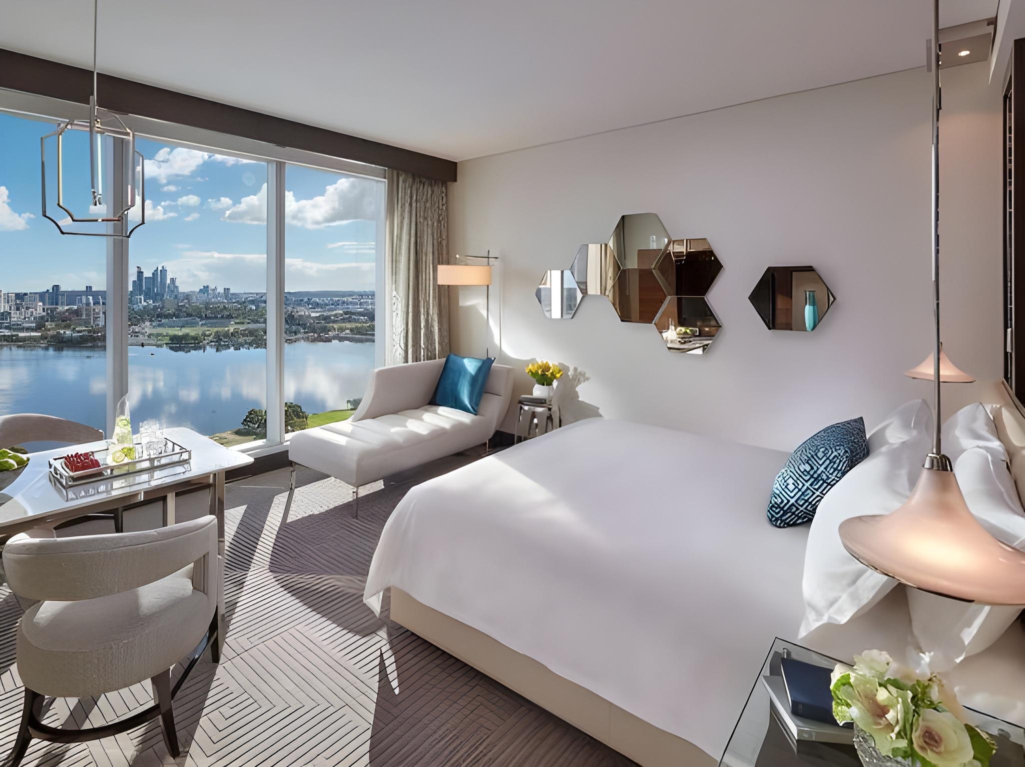 PREMIER, KING BED