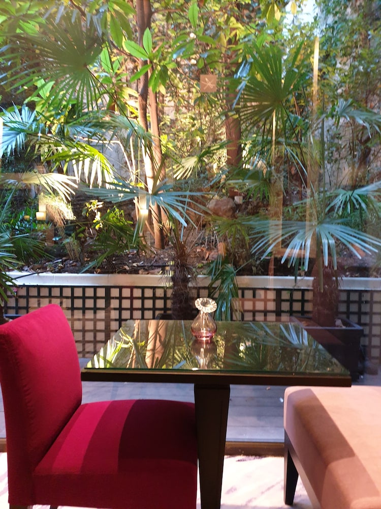 Hotel Garden Elysees 71/81