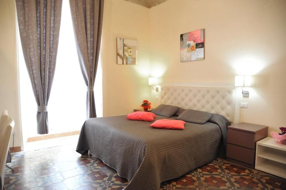 2 Bedrooms, Apartment, 1 Single and 2 Double Beds, Kitchenette