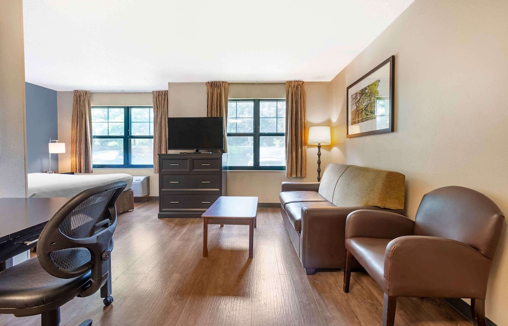 Extended Stay America Suites Princeton - West Windsor 43/56
