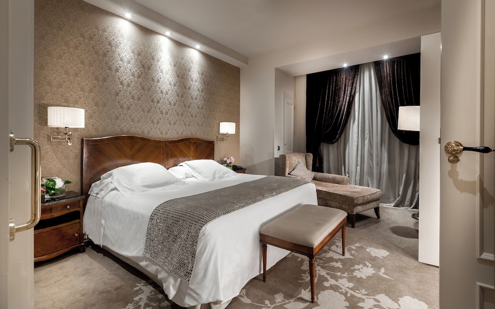 COURTYARD, SUITE