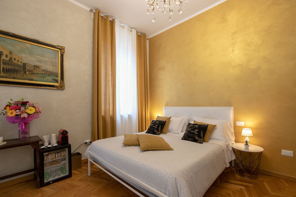 Golden Rooms 22/48