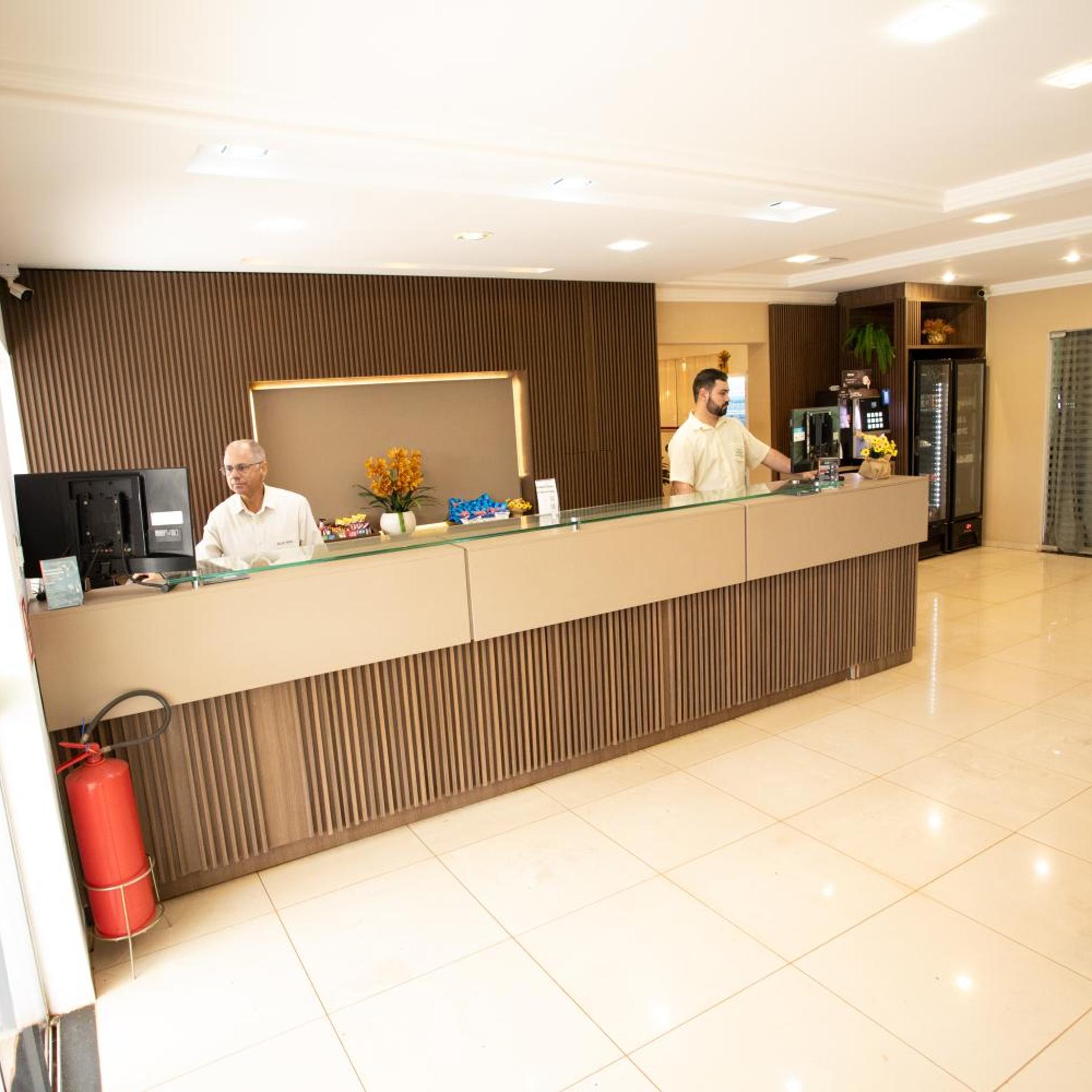 Ellus Hotel 4/50