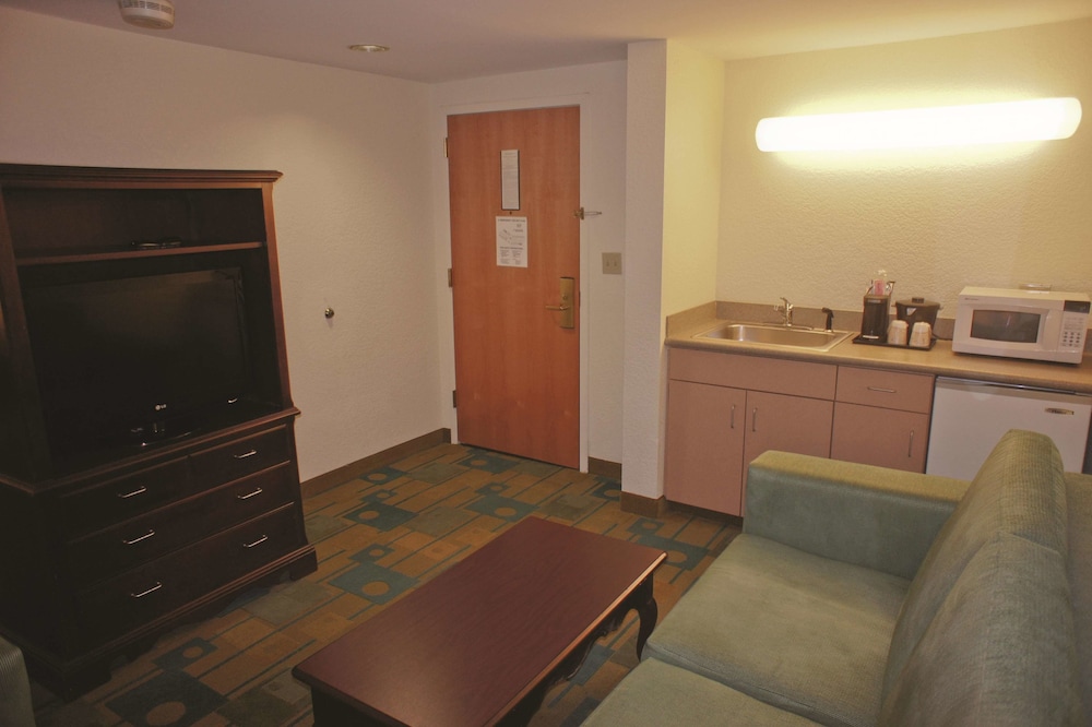 La Quinta Inn & Suites by Wyndham Boston Somerville 38/52
