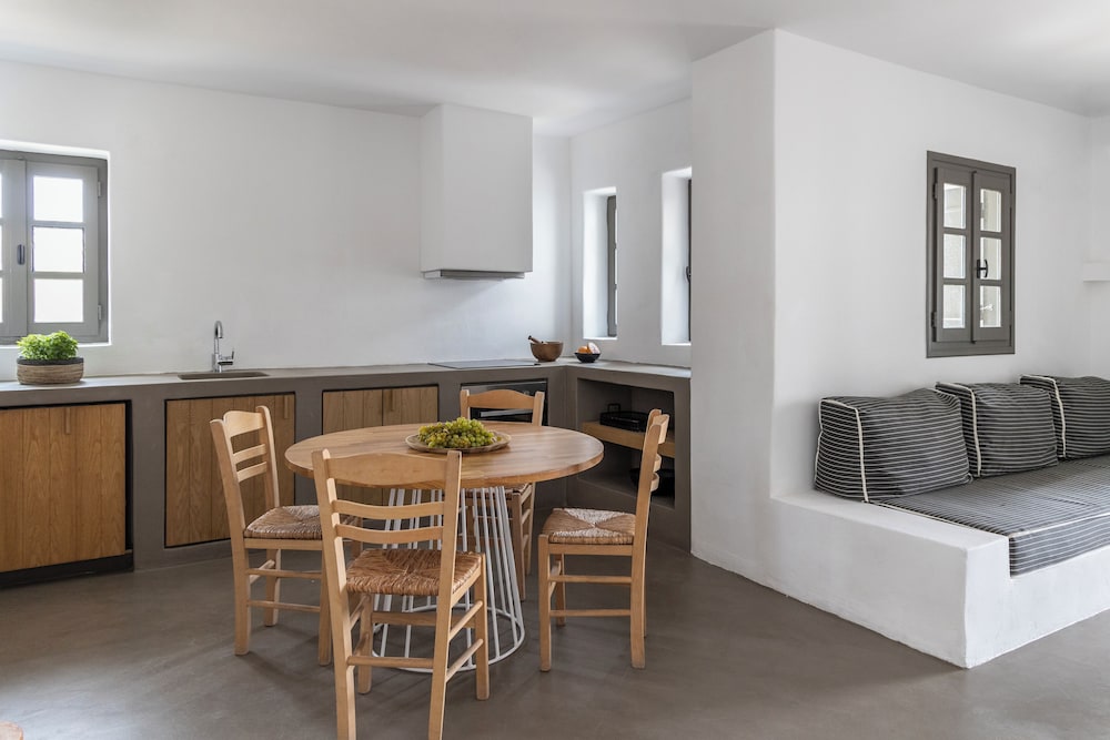 Acron Villas 24/50