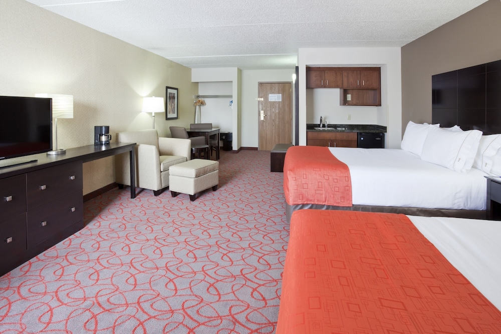 Holiday Inn Express Hotel &amp; Suites BLOOMINGTON WEST 19/52