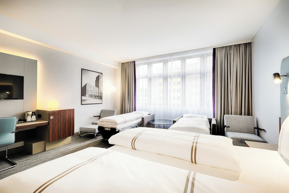 Standard, Quadruple, 2 Murphy Beds, Queen Bed