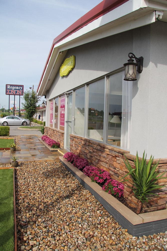 Regency Inn 5/72