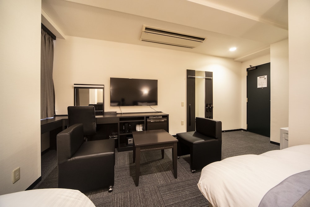 The Grandeur Hotel 24/40
