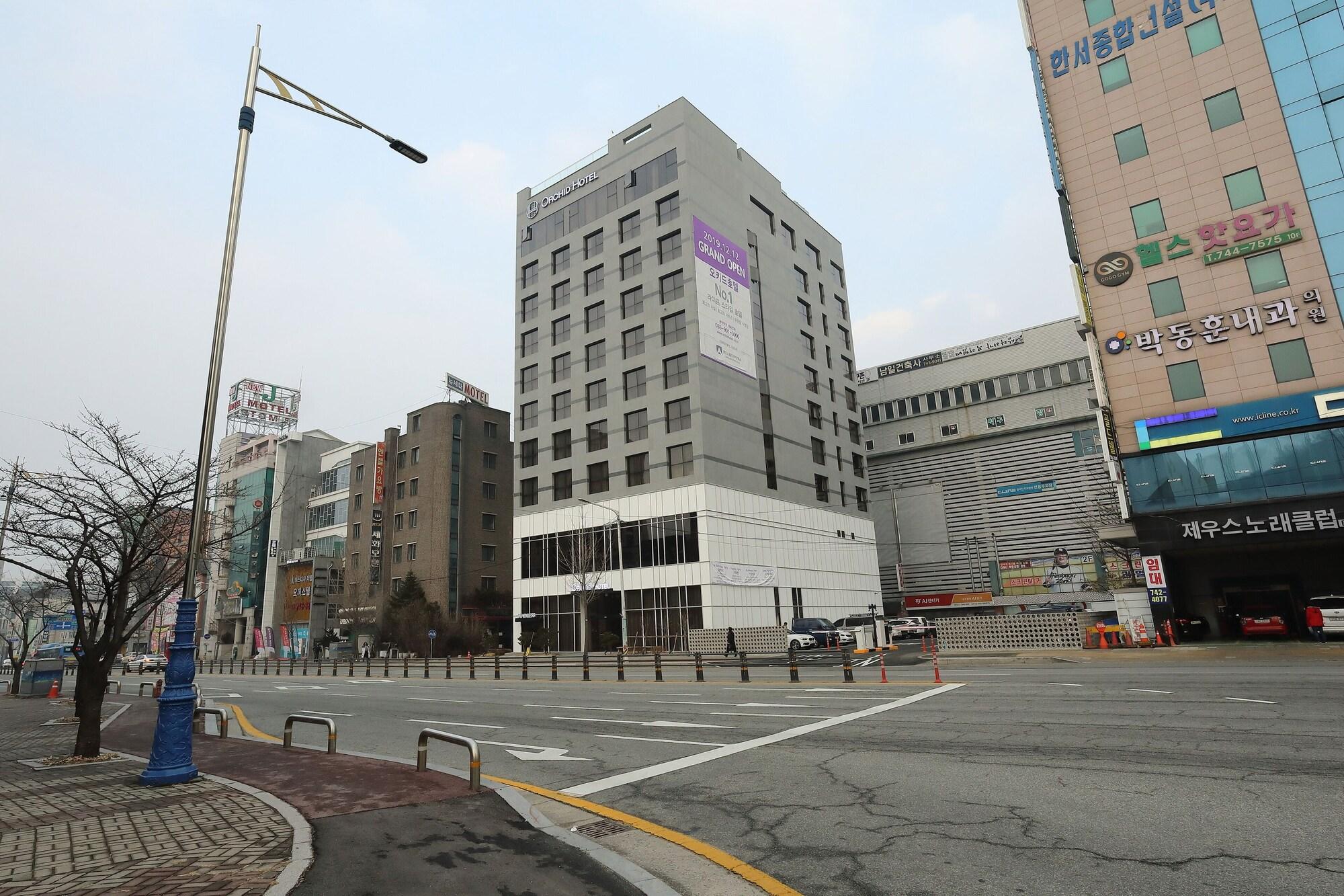 Orchid Hotel 44/50
