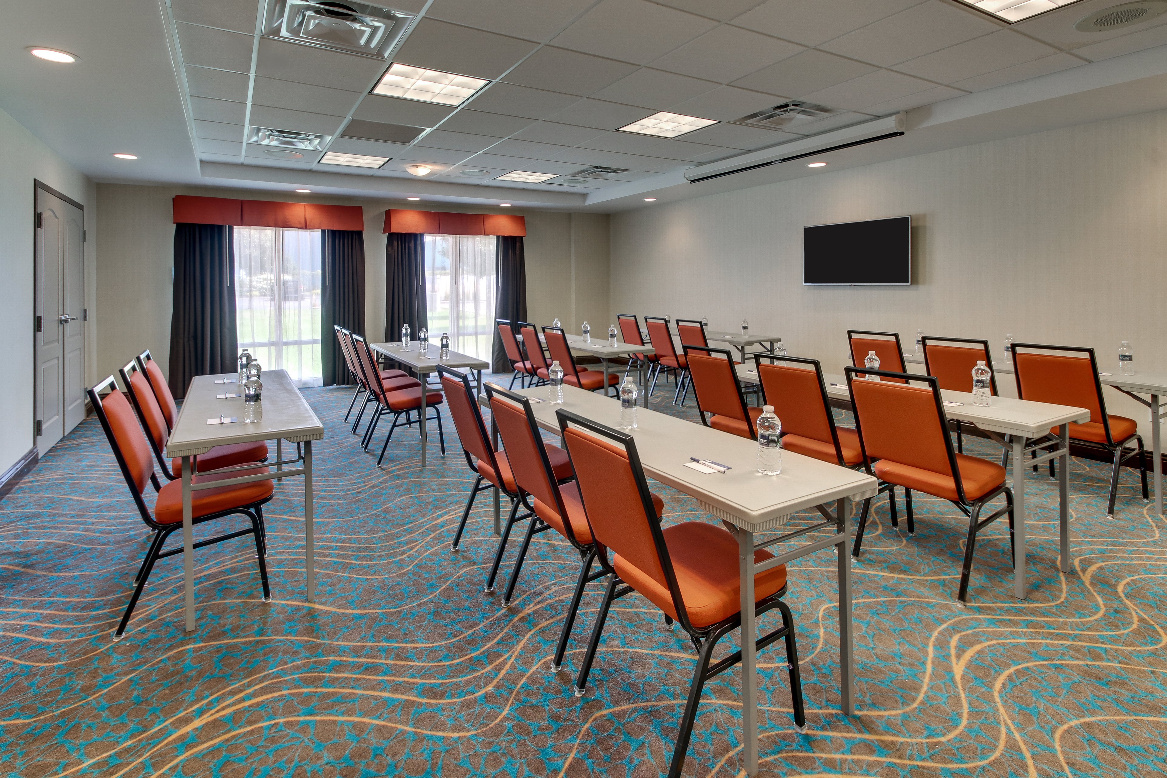 Holiday Inn Express Cheektowaga North East 44/46