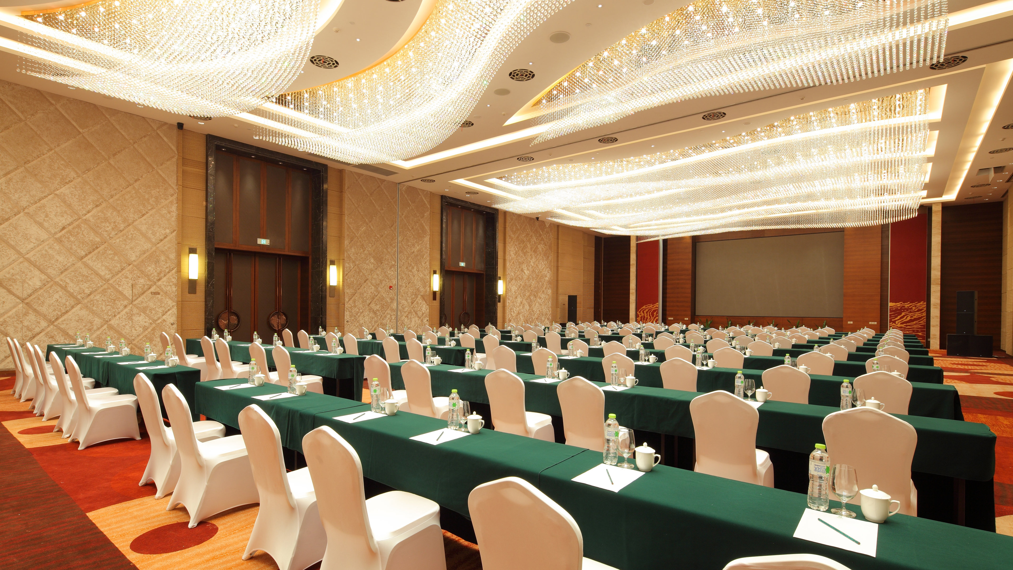 Holiday Inn Nantong Oasis International 67/78