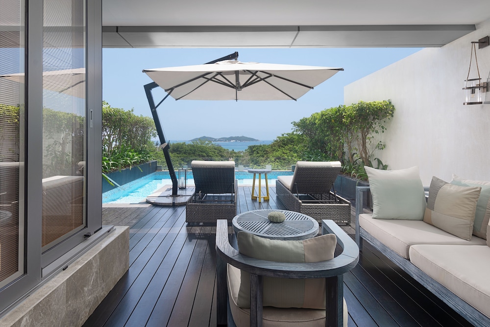 POOL, TWIN BEDS, TERRACE