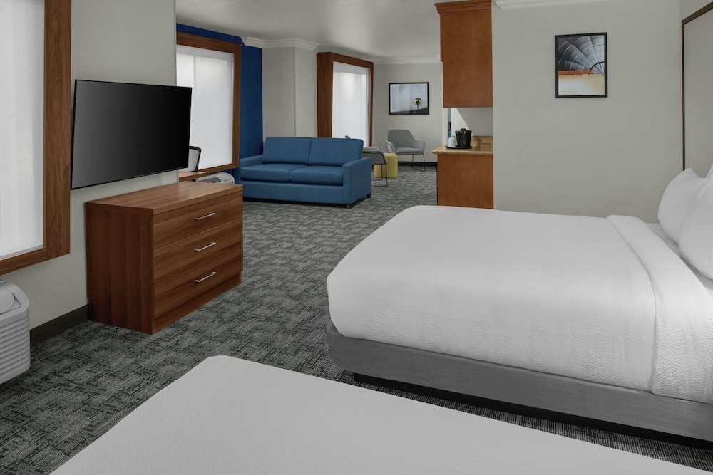 Holiday Inn Express Suites Rancho Cucamonga 21/57