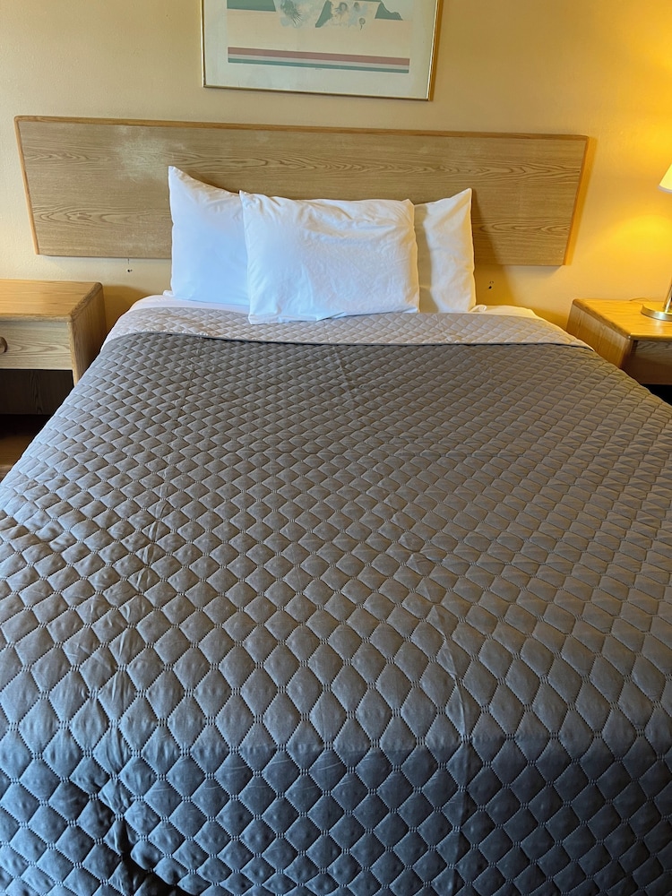 Silver Spur Motel 13/36