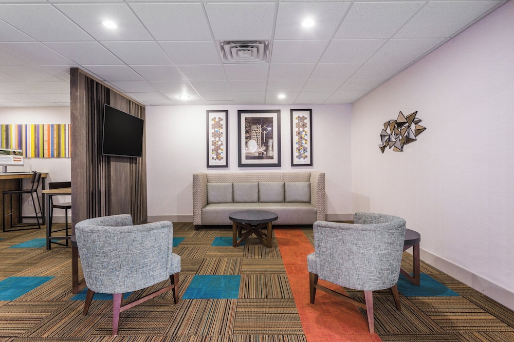 Holiday Inn Express Petersburg 46/70