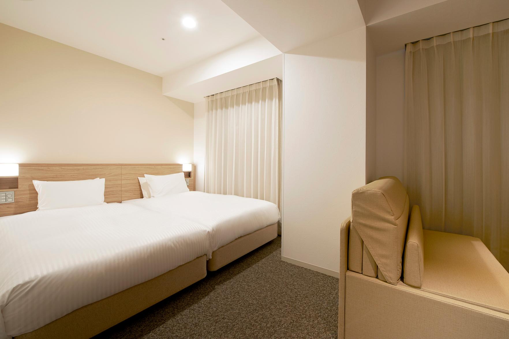 Relax, Twin Beds