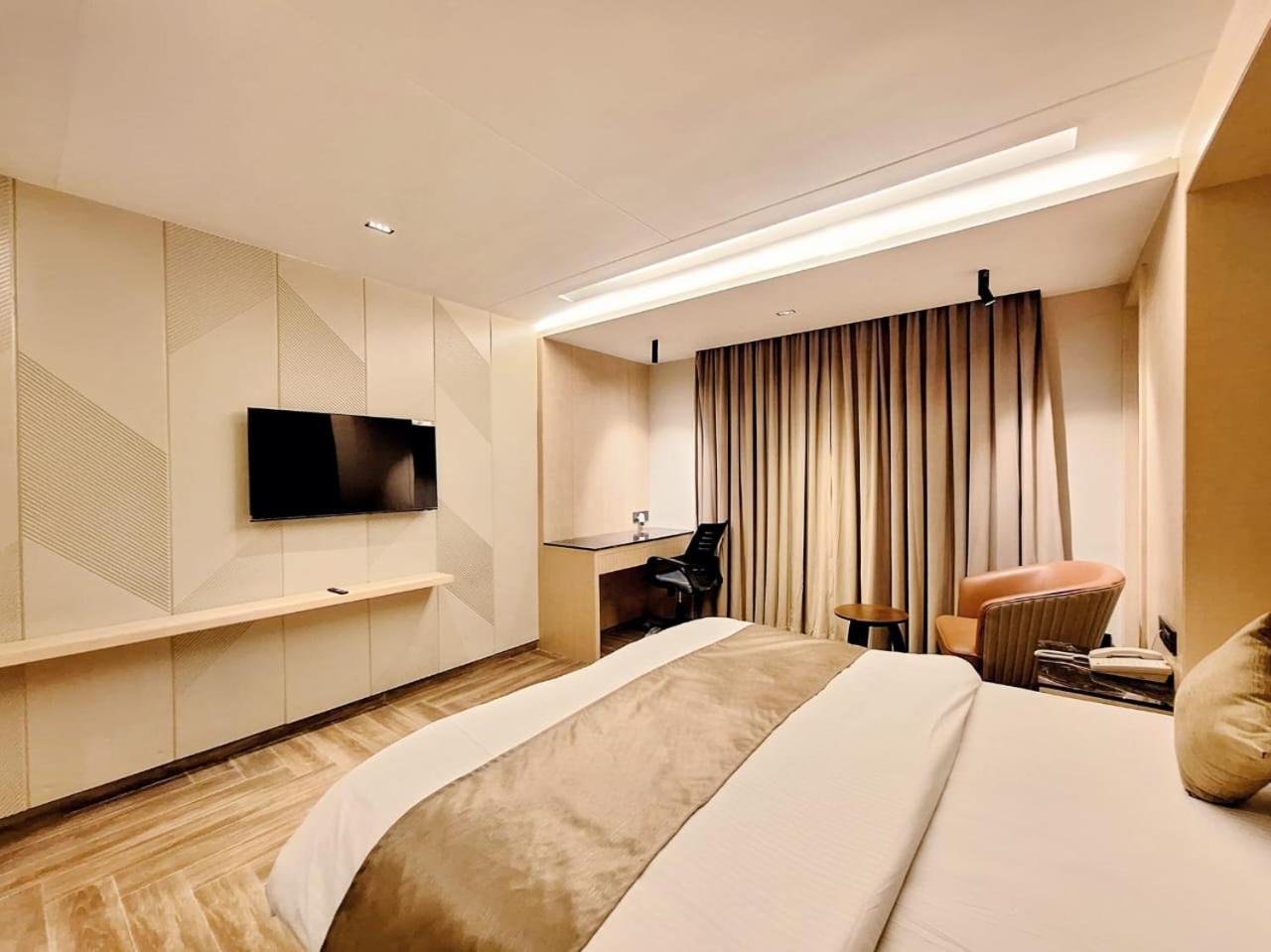 HOTEL TILAK 22/32