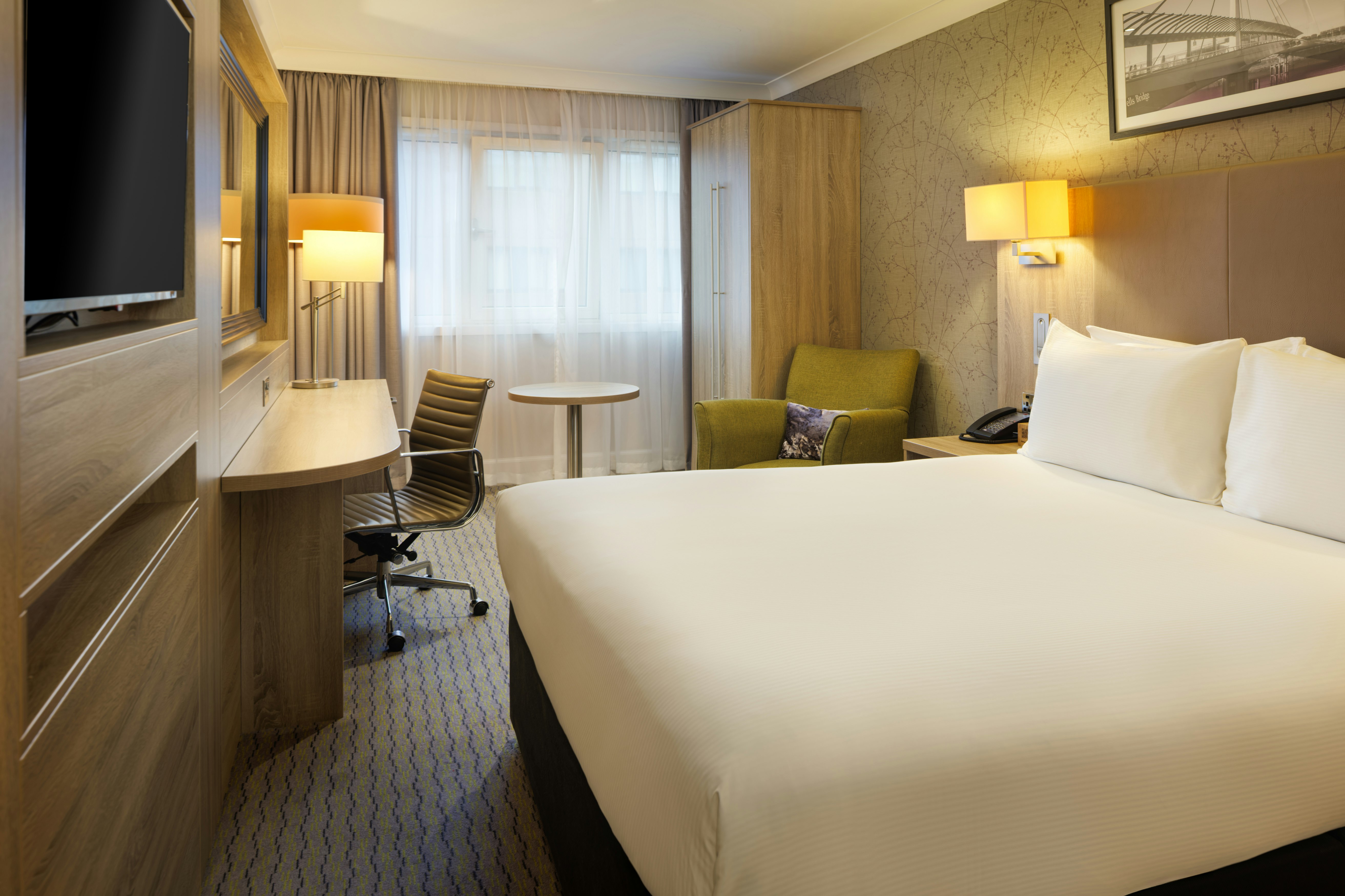 GUEST ROOM, QUEEN BED