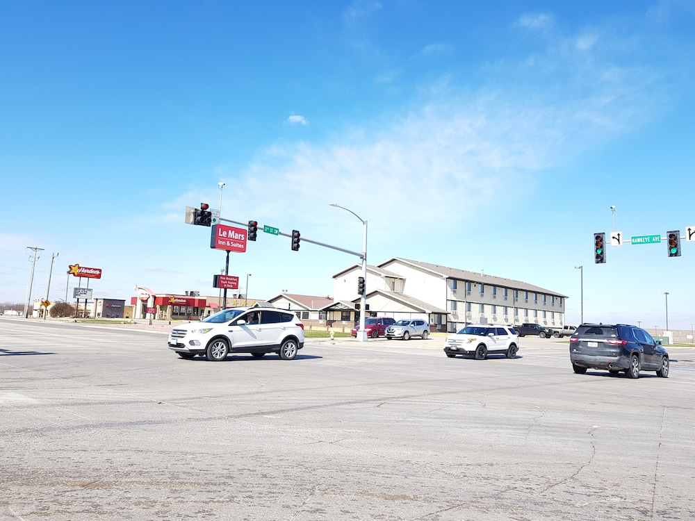 Le Mars Inn & Suites 38/42
