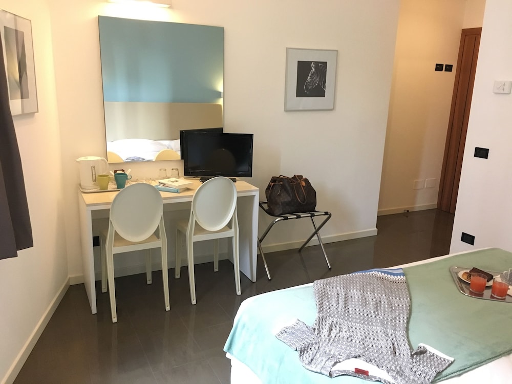 Demidoff Hotel 38/46