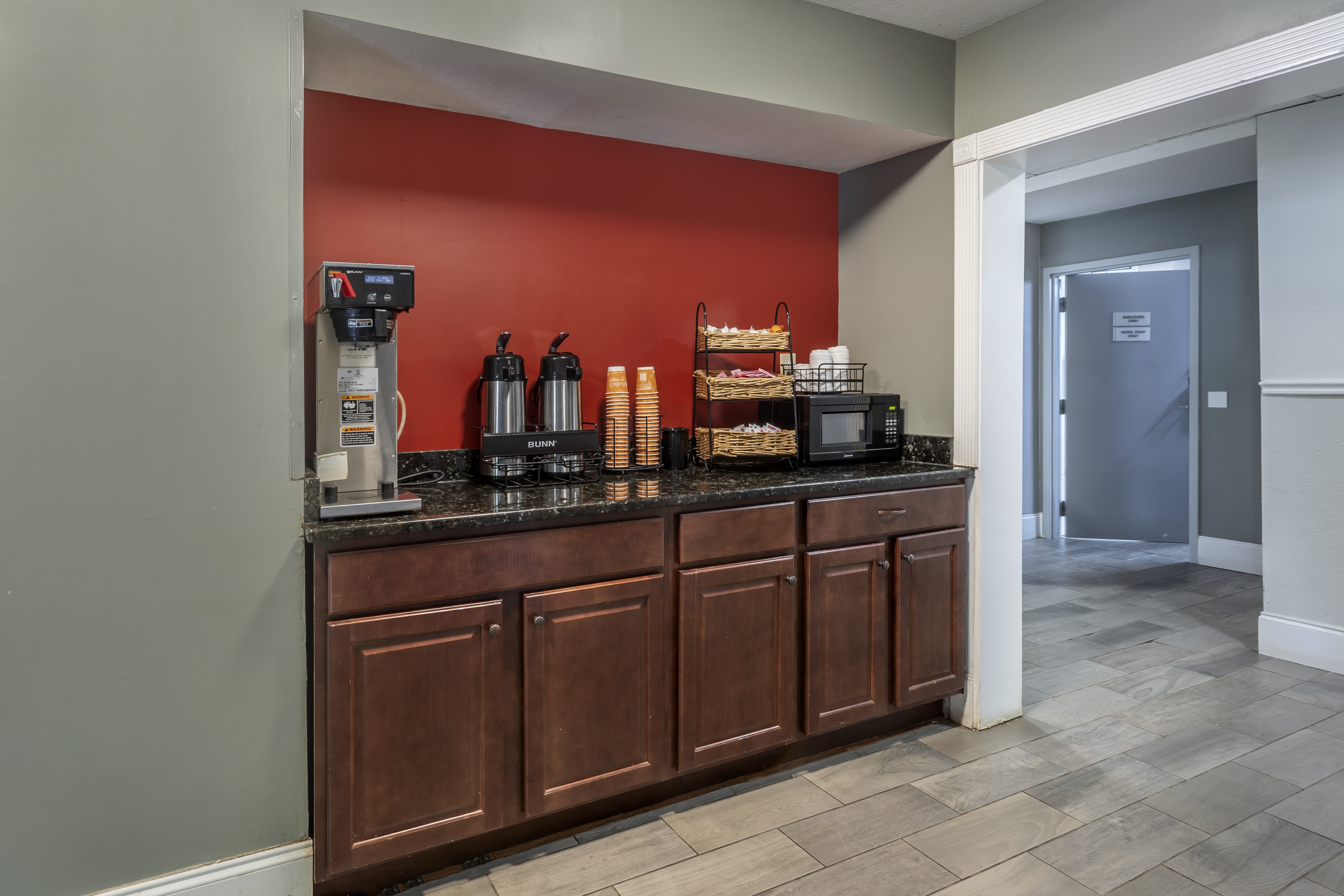 Econo Lodge Inn Suites Greenville 5/69