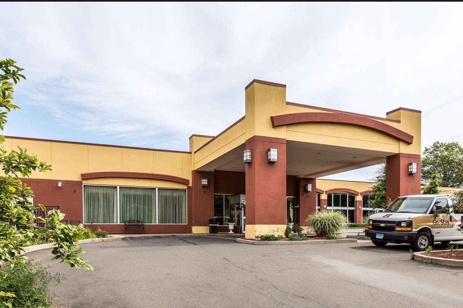 Hamden Hotel & Suites 4/26
