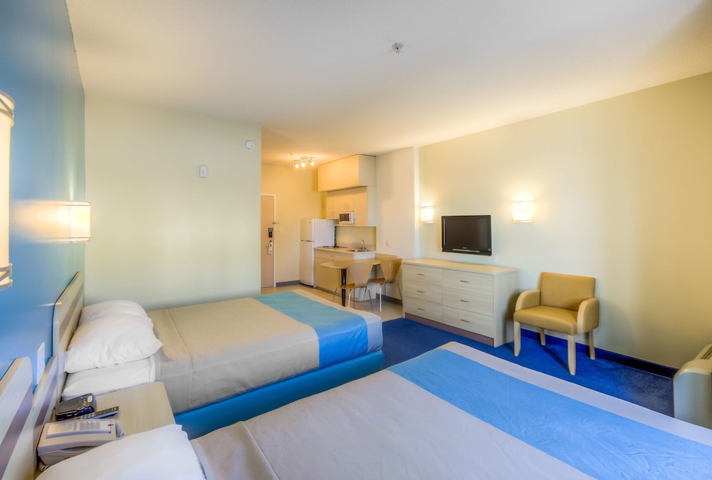 Super 8 by Wyndham Estevan 17/47