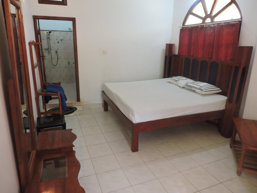 Sea View Beach Hotel 13/47
