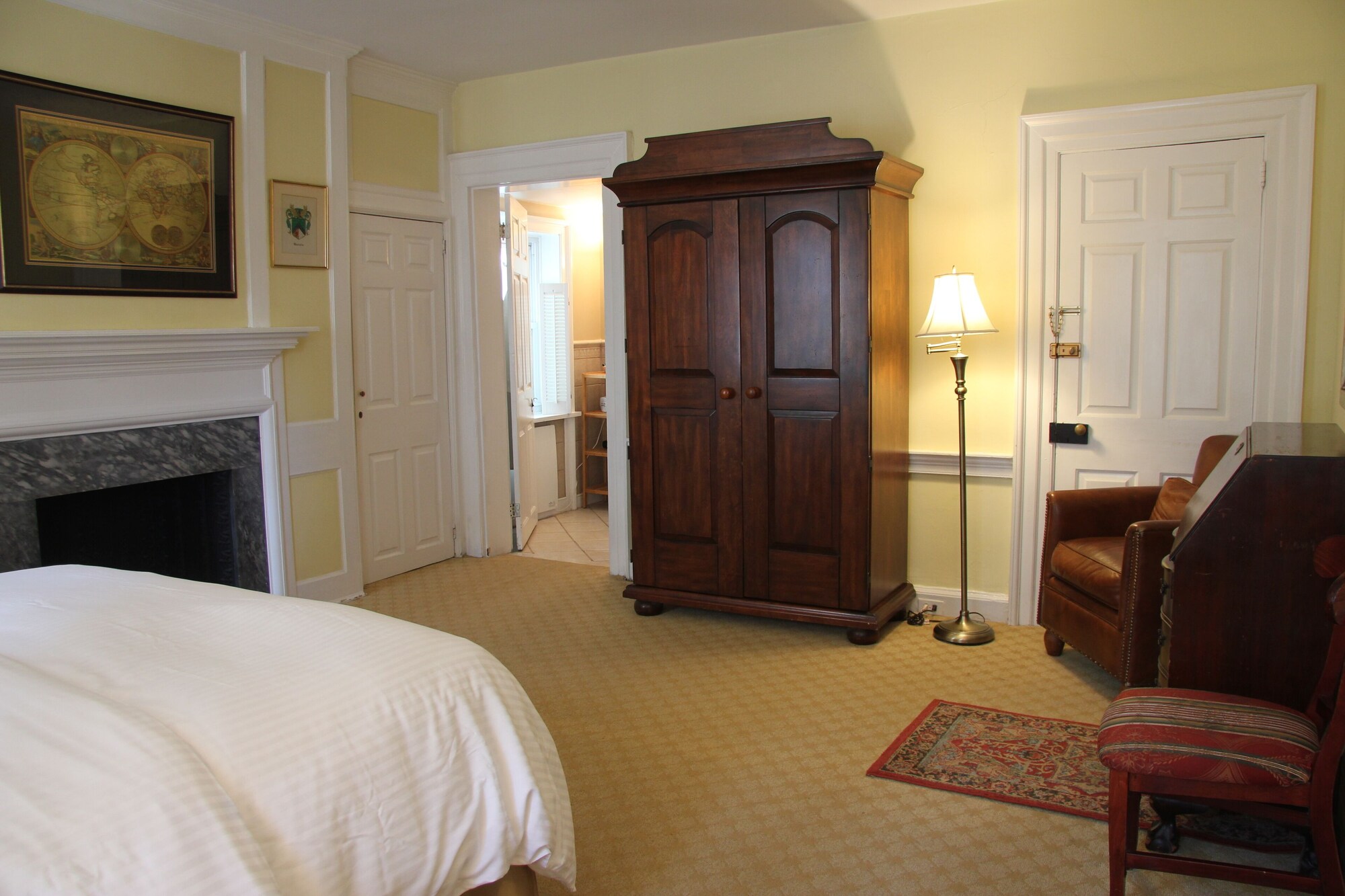 Luxury, Queen Bed, Main House