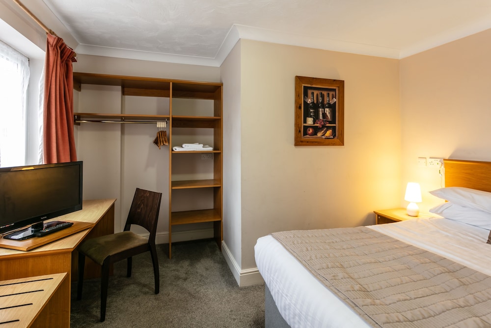 Roydon Marina Village Hotel 7/49