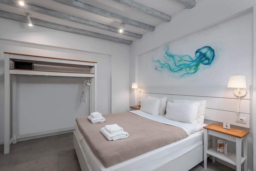 Lindos Comfy Suites 18/58
