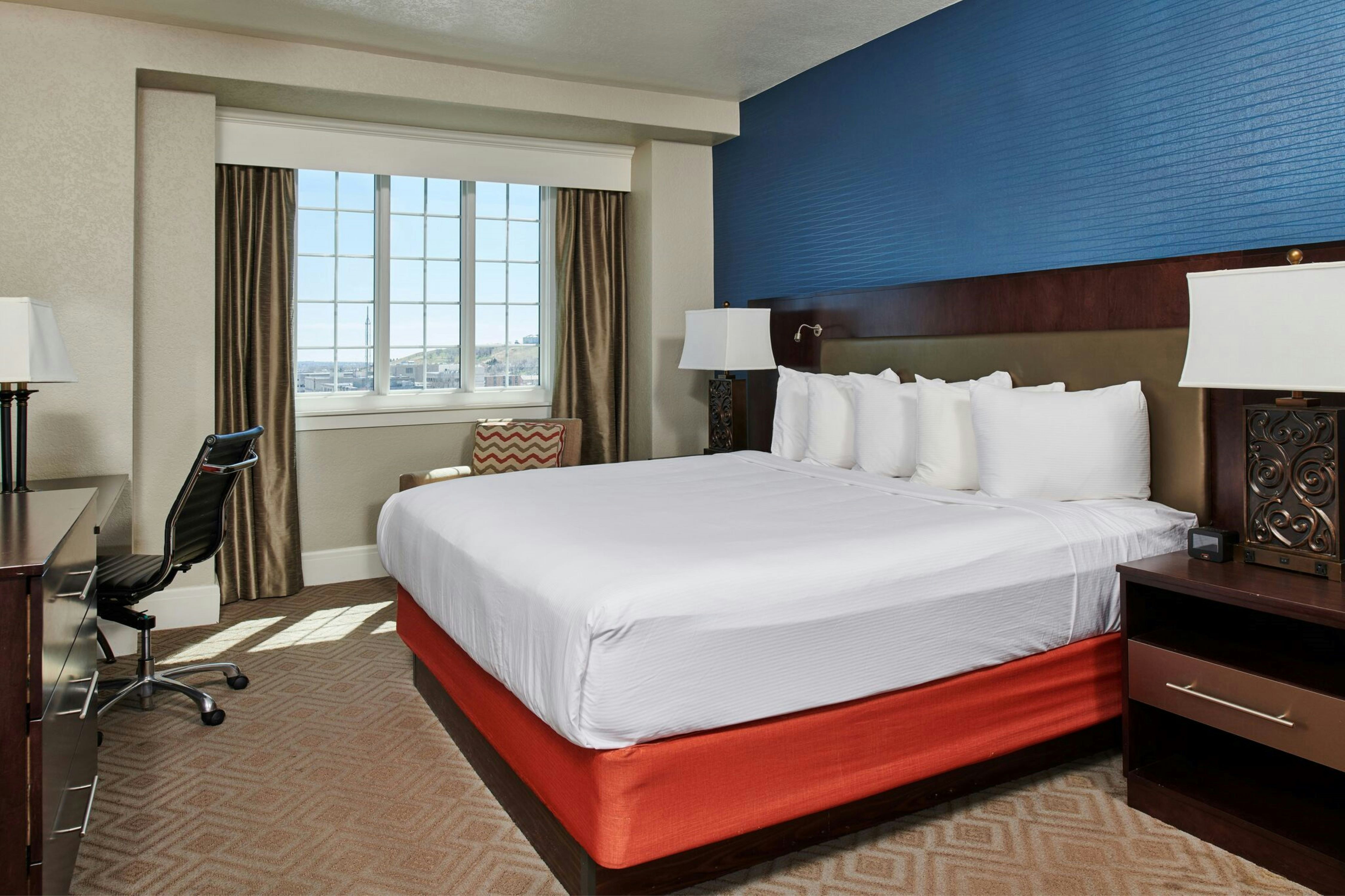 ROOM, KING BED