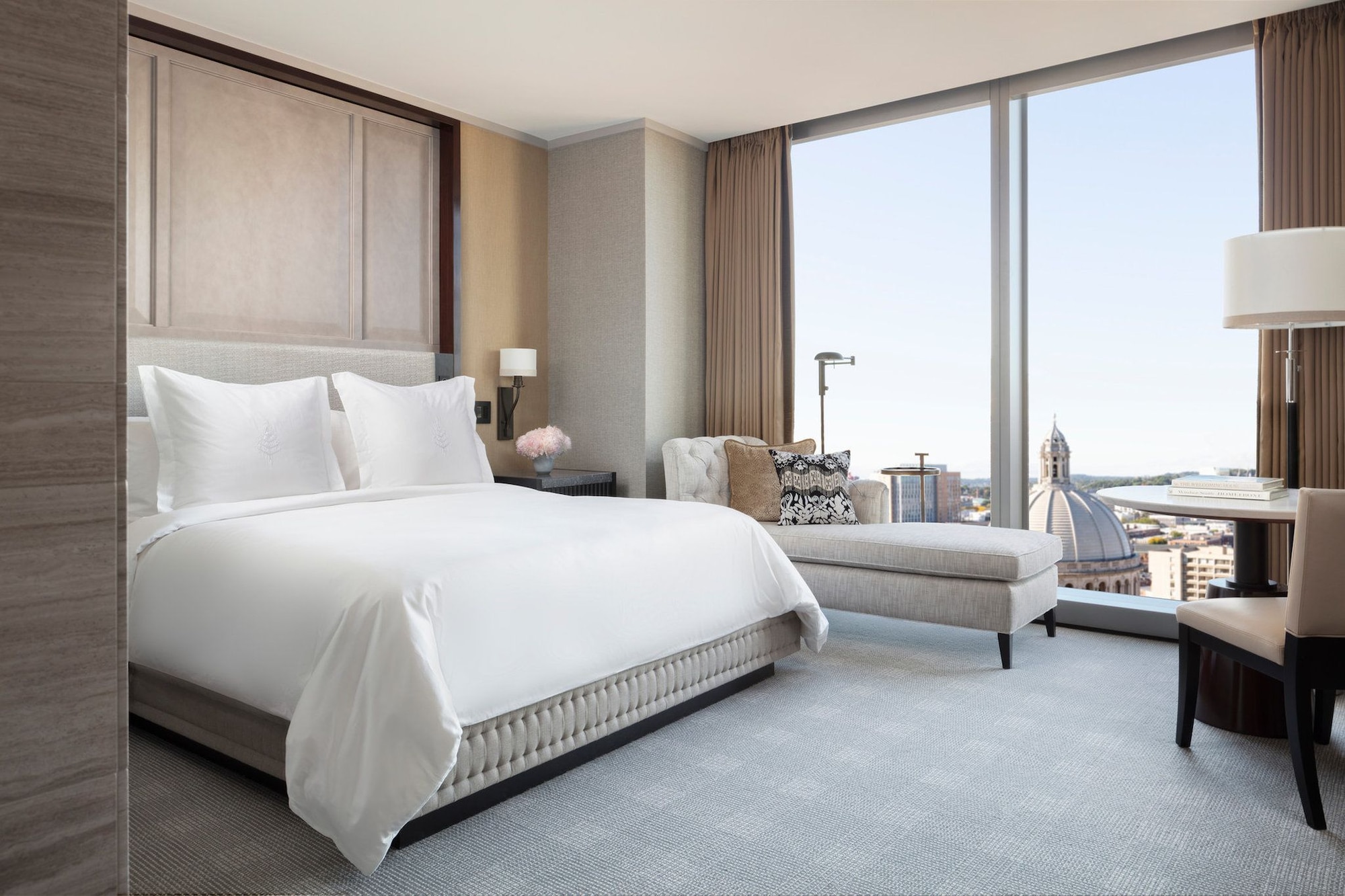 DELUXE, KING BED, CITY VIEW, ACCESSIBLE