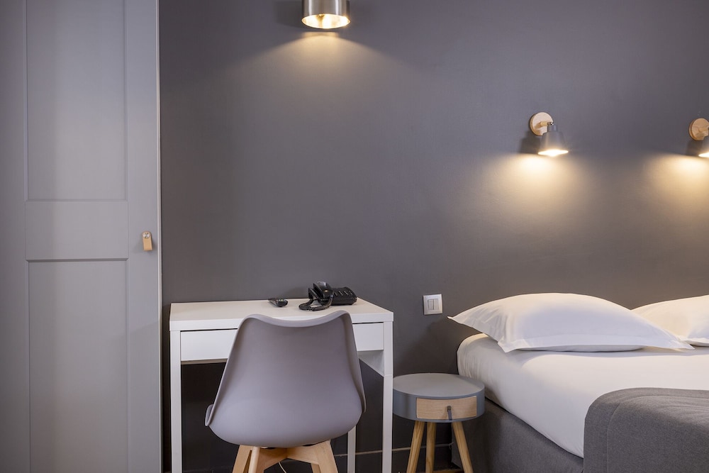 HOTEL PARIS LEGENDRE 34/51