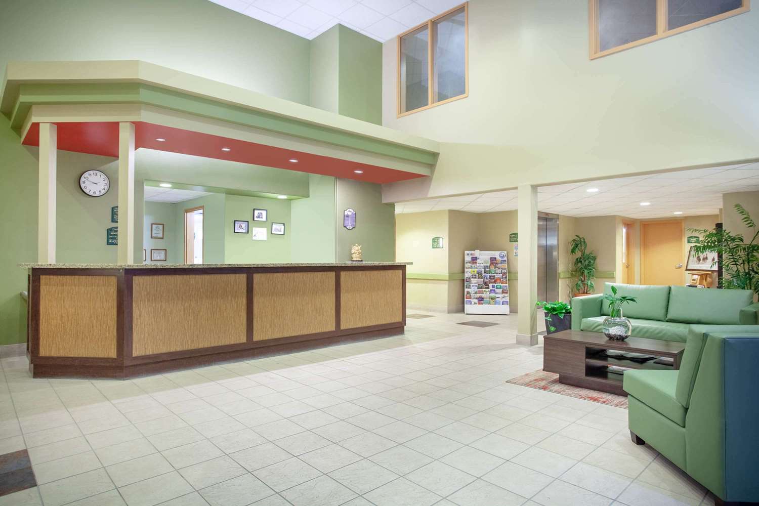 Super 8 by Wyndham Midland 4/29